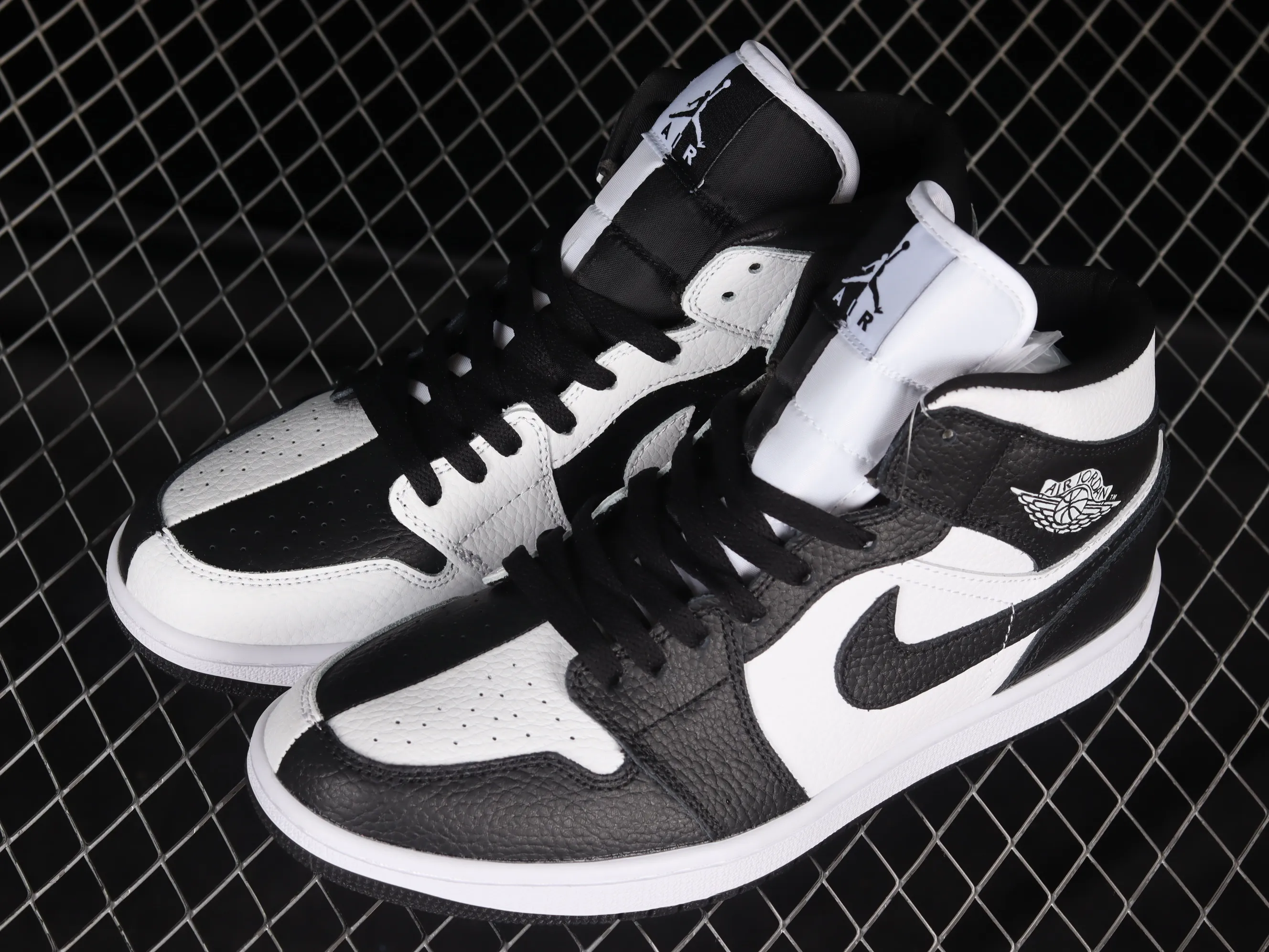 All Categories Air Jordan Jordan Series Basketball Shoes Air Jordan 1 Mid Air Jordan 1 Mid "Homage" AJ1 Joe 1 Black and White Panda China Basketball Shoes DR0501-101